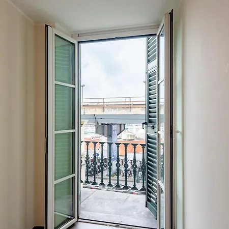 Beautiful Flat Next To Aquarium - Happy