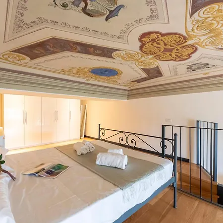 Beautiful Flat Next To Aquarium - Happy