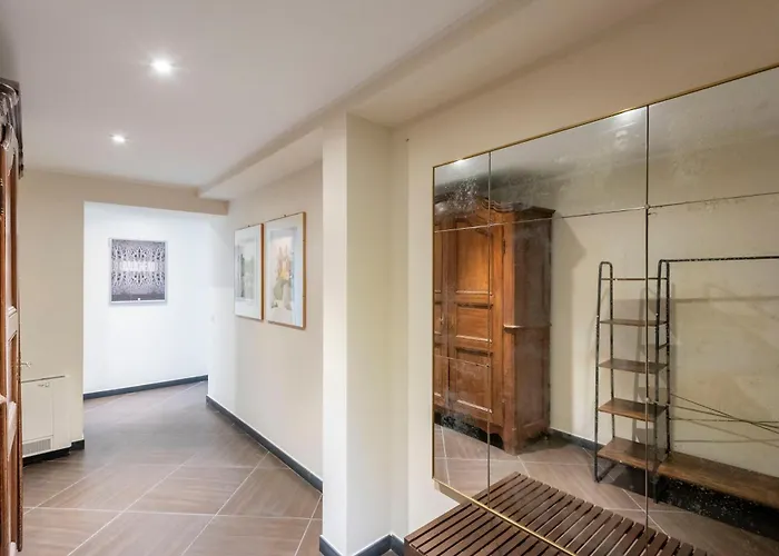 Beautiful Flat Next To Aquarium - Happy *